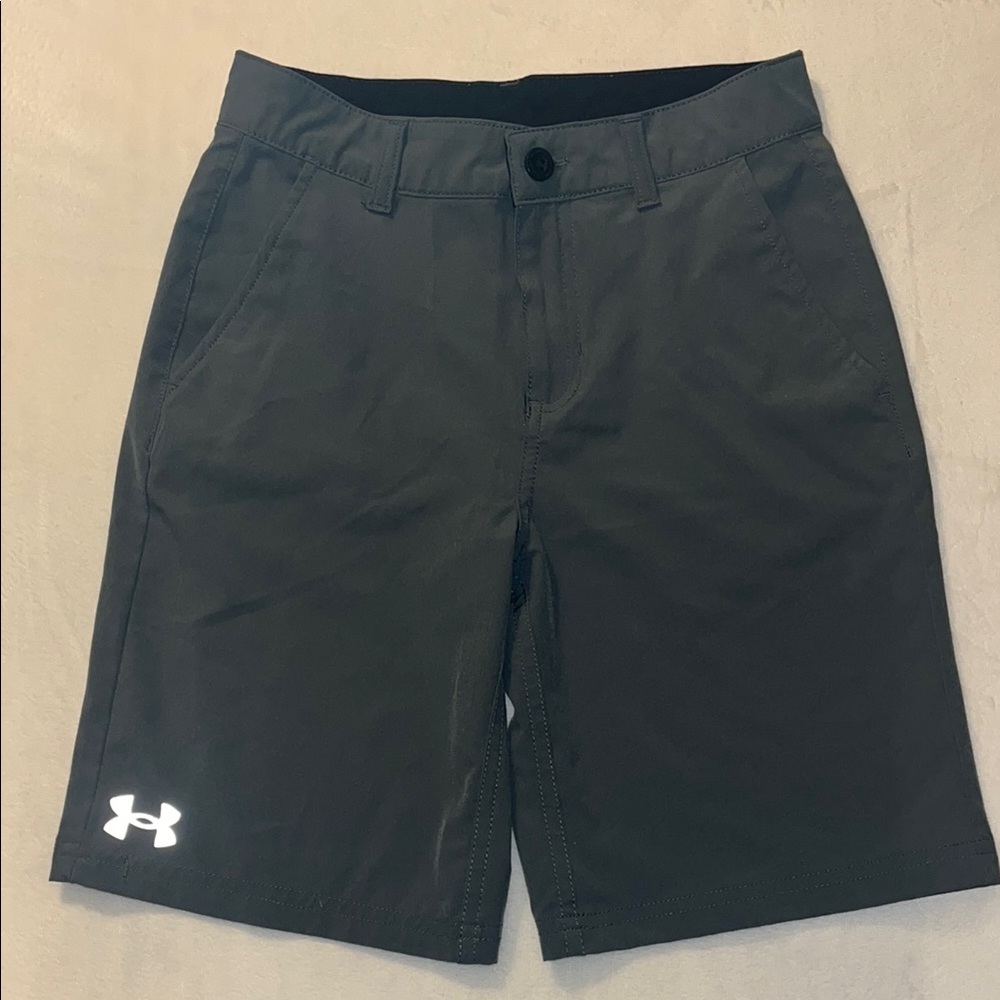Under Armour boy gray Shorts size 10